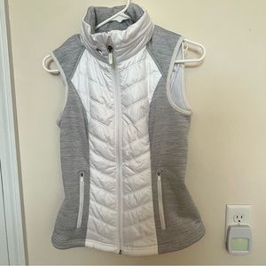 ZELLA VEST W HOOD. SIZE SMALL